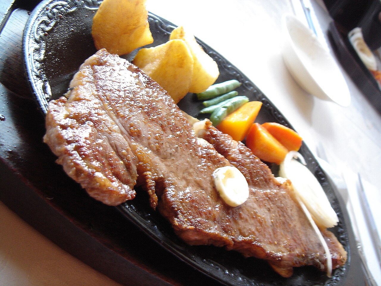 霜降りの但馬牛サーロイン
